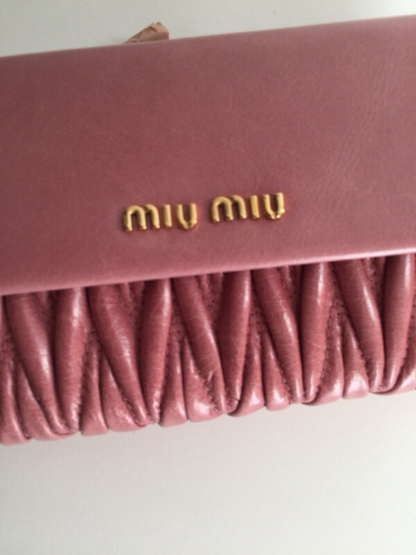 2017新作入荷 絶対欲しいミュウミュウスーパーコピー MIU MIU MATELASSE 折りたたみ財布